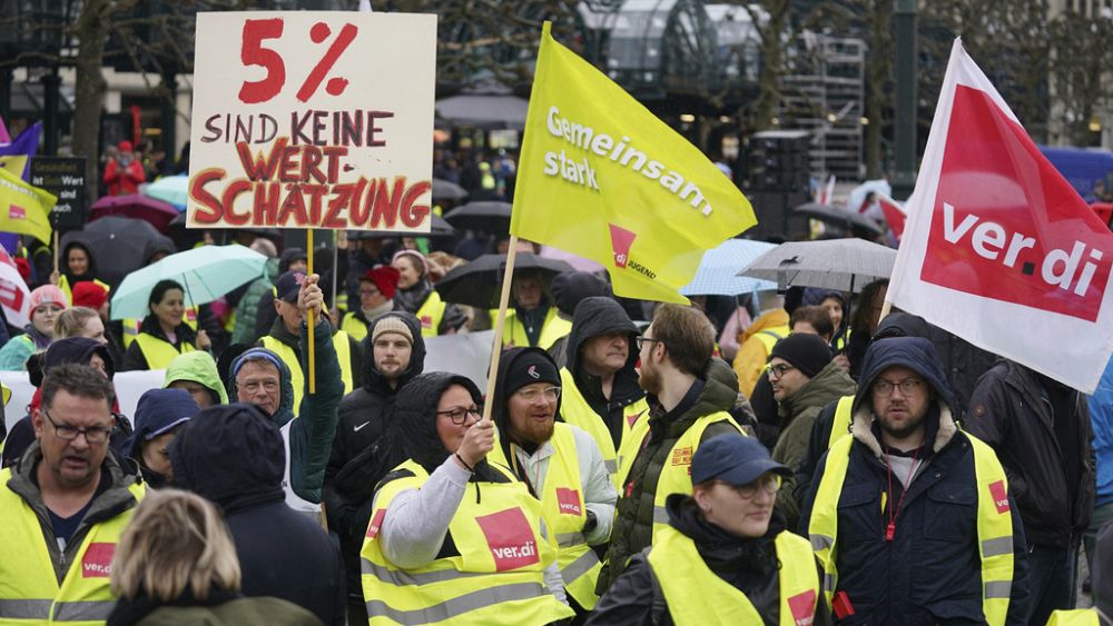 German unions call for widespread transport strike on Monday